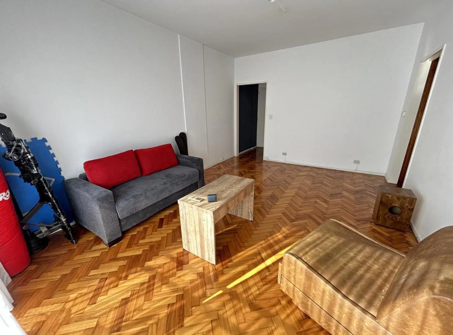 Departamento en Venta de 2 Ambientes con Patio en Olivos. 4