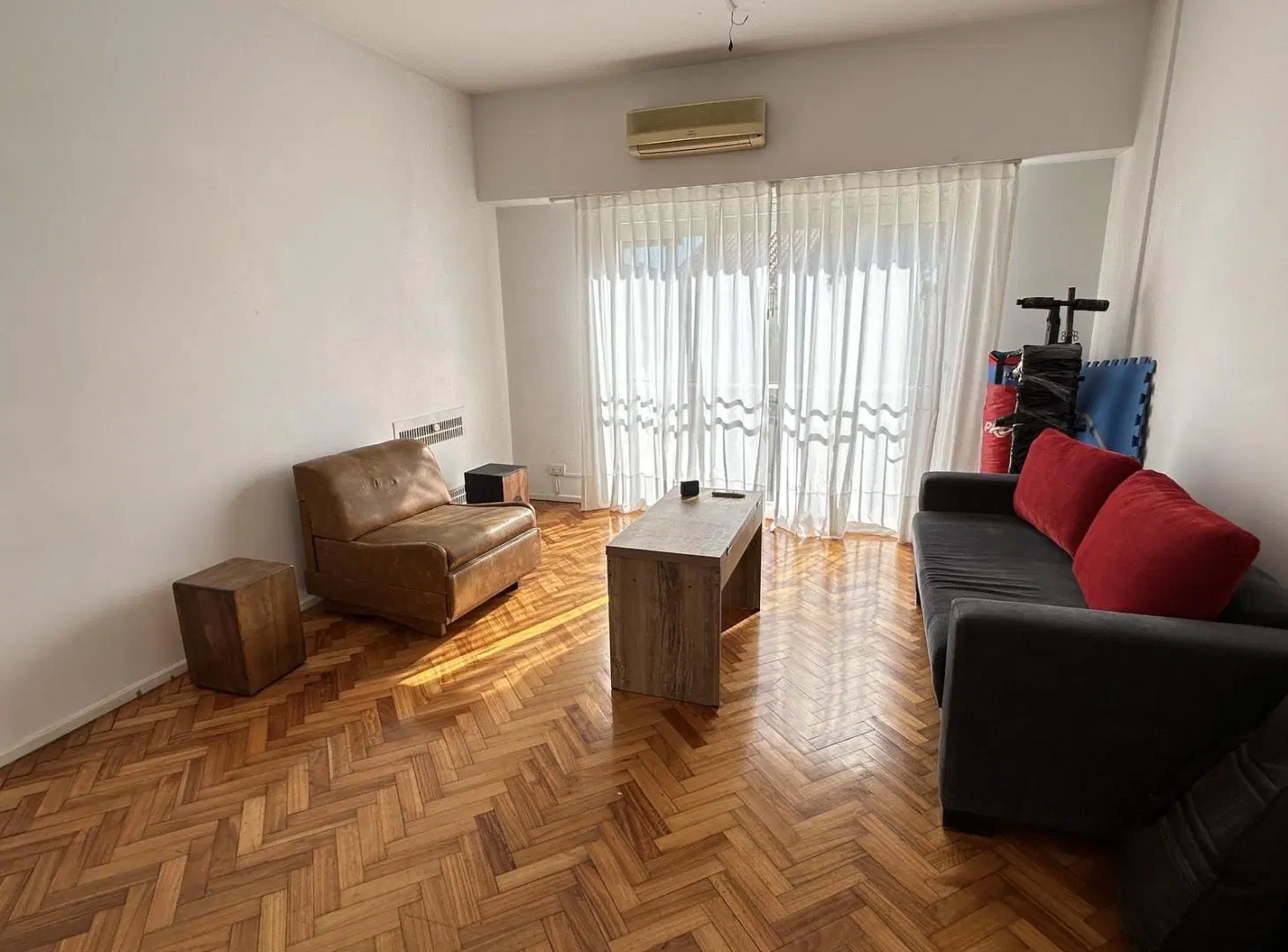 Departamento en Venta de 2 Ambientes con Patio en Olivos. 5