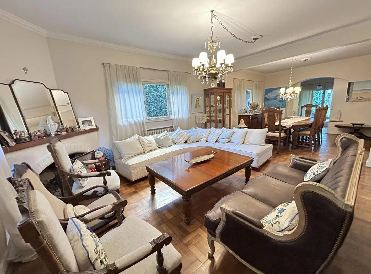 Casa en Venta con Jardín y Pileta en Casco Histórico de San Isidro 8
