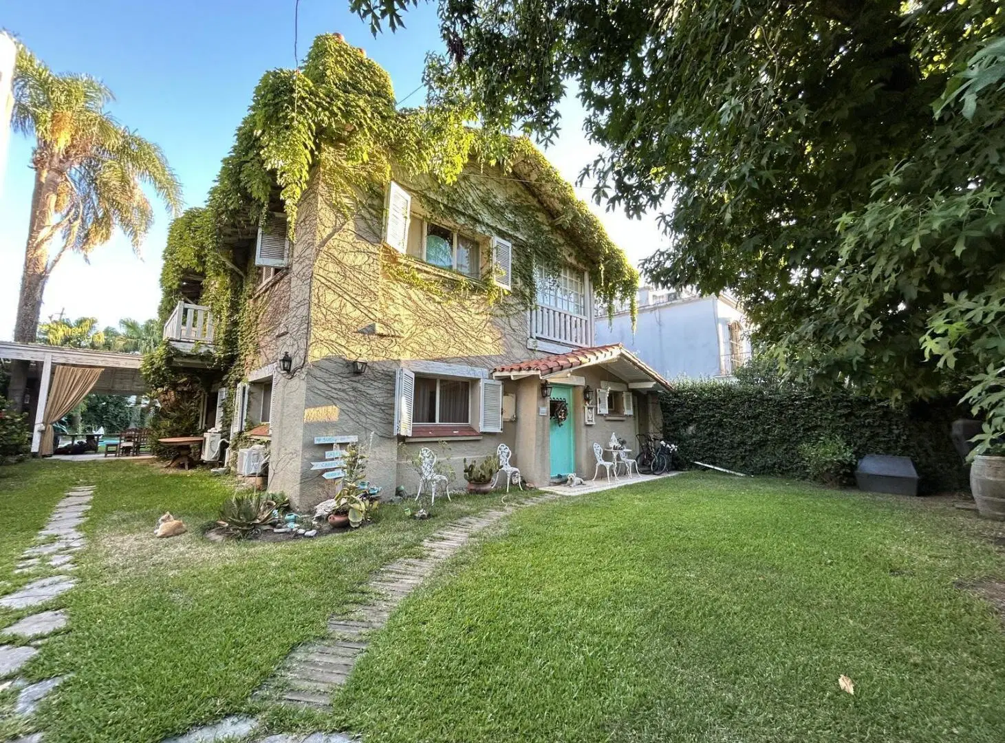 Casa en Venta con Jardín y Pileta en Casco Histórico de San Isidro 4