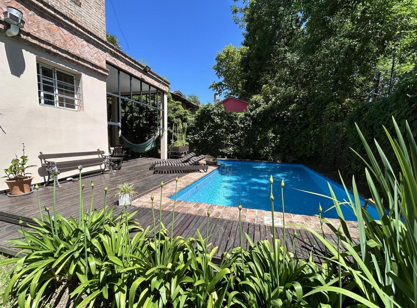Casa en Venta de 4 Dormitorios, Jardin y Pileta en el Bajo de San Isidro
