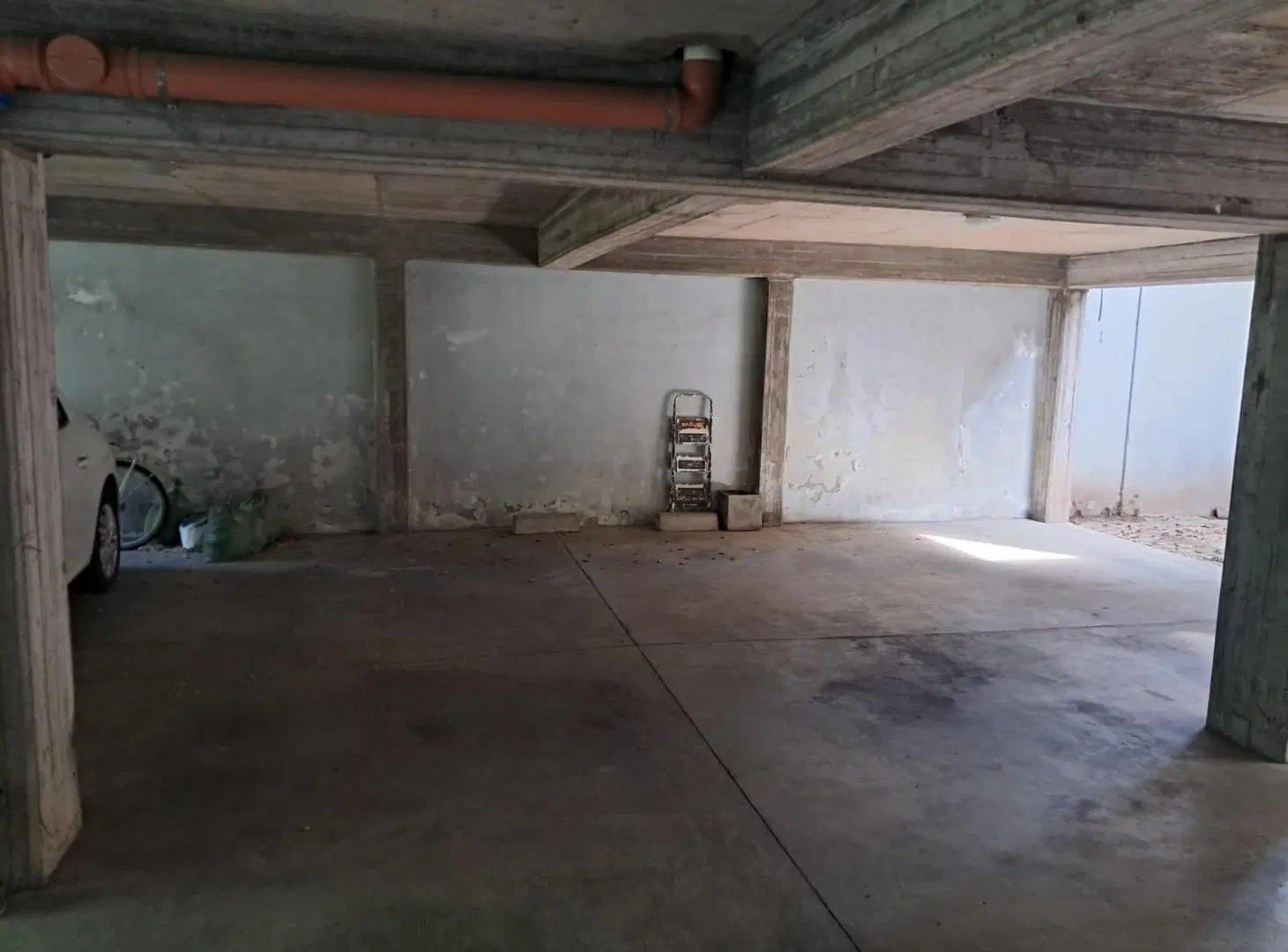 Cochera Cubierta en Venta en San Isidro 5