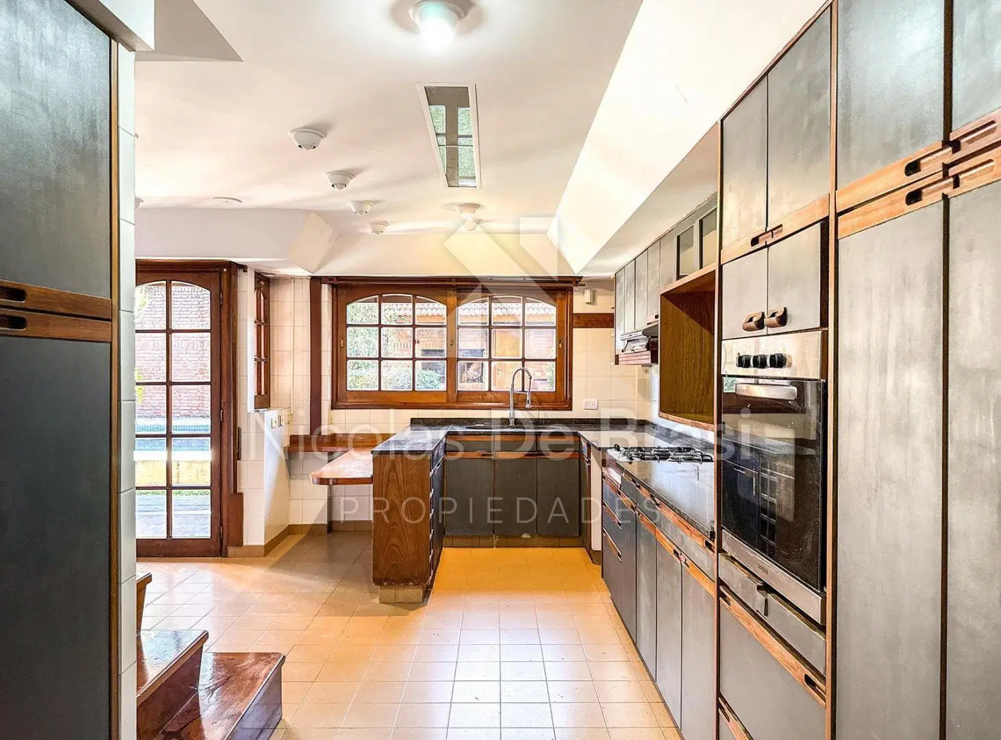 Venta Casa 3 Dormitorios Jardin Pileta en Martínez, vías a Libertador 5