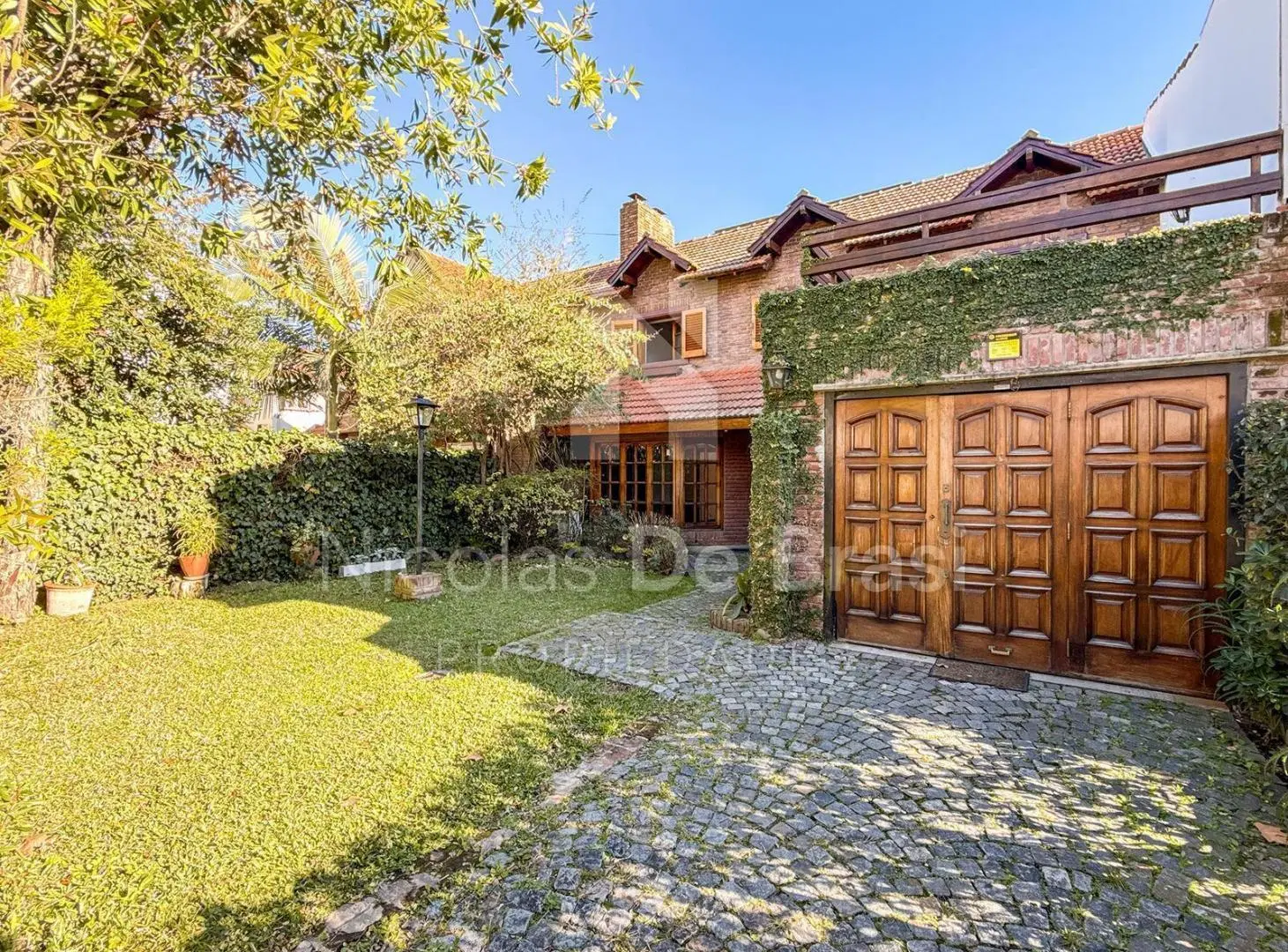 Venta Casa 3 Dormitorios Jardin Pileta en Martínez, vías a Libertador 1