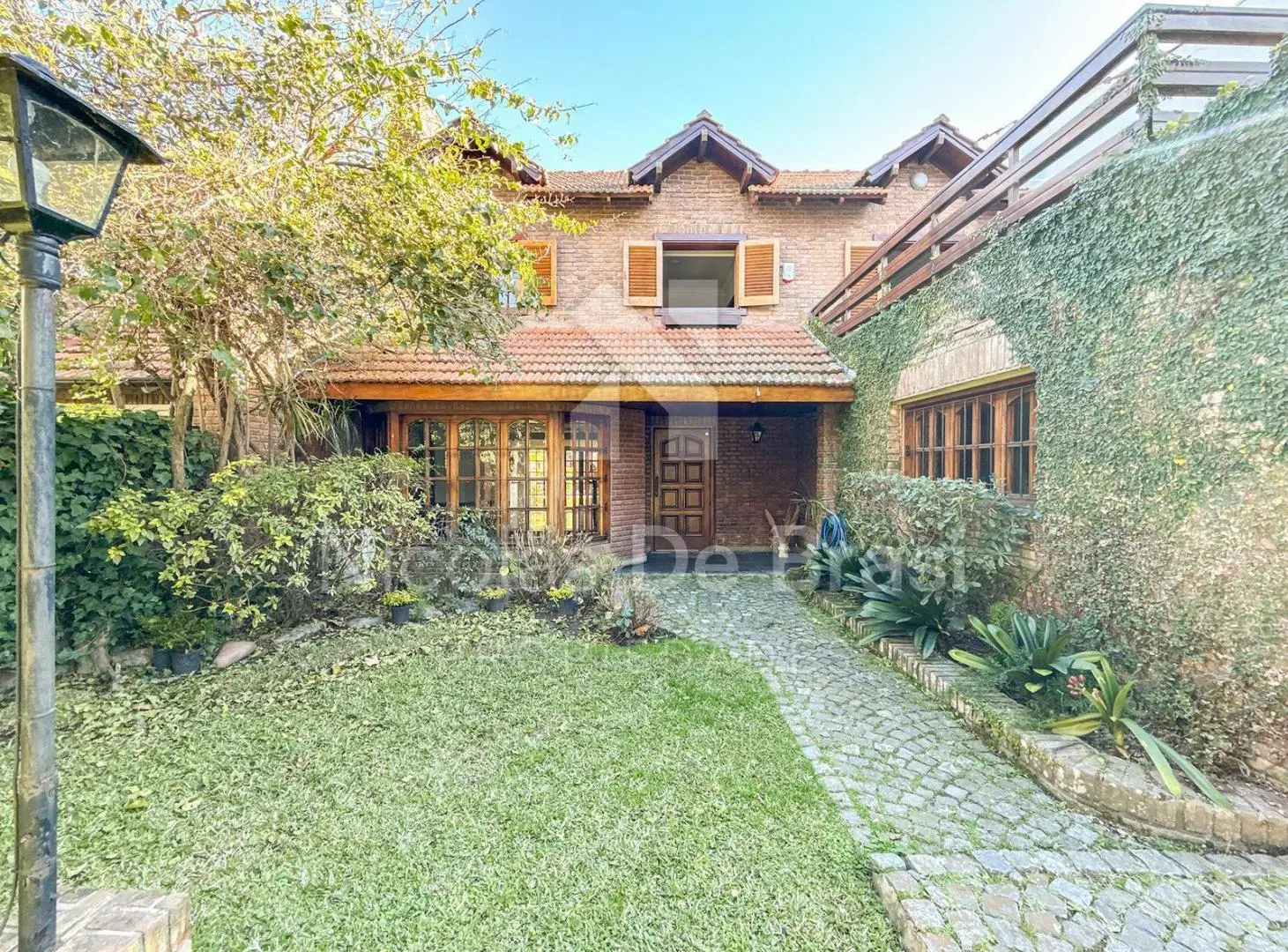 Venta Casa 3 Dormitorios Jardin Pileta en Martínez, vías a Libertador 2