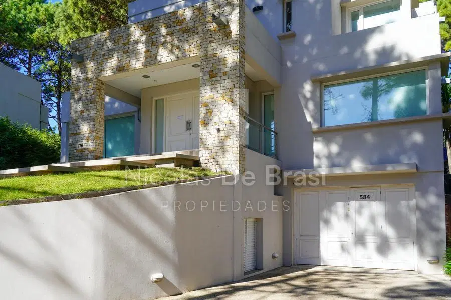 Casa de 6 Dormitorios en Venta en Pinamar Norte 2