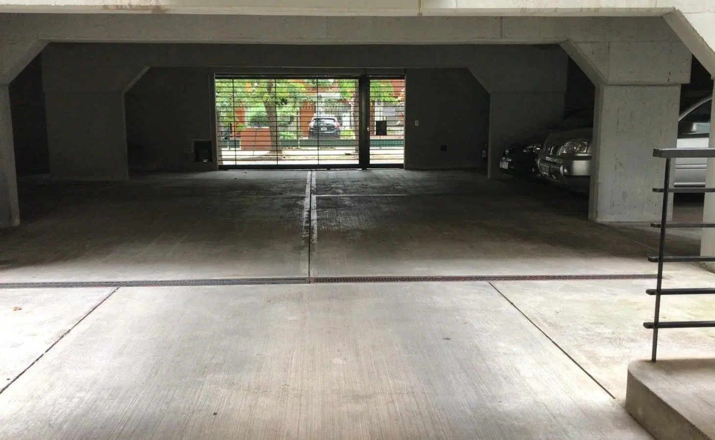 Cochera Cubierta en Venta en San Isidro 3