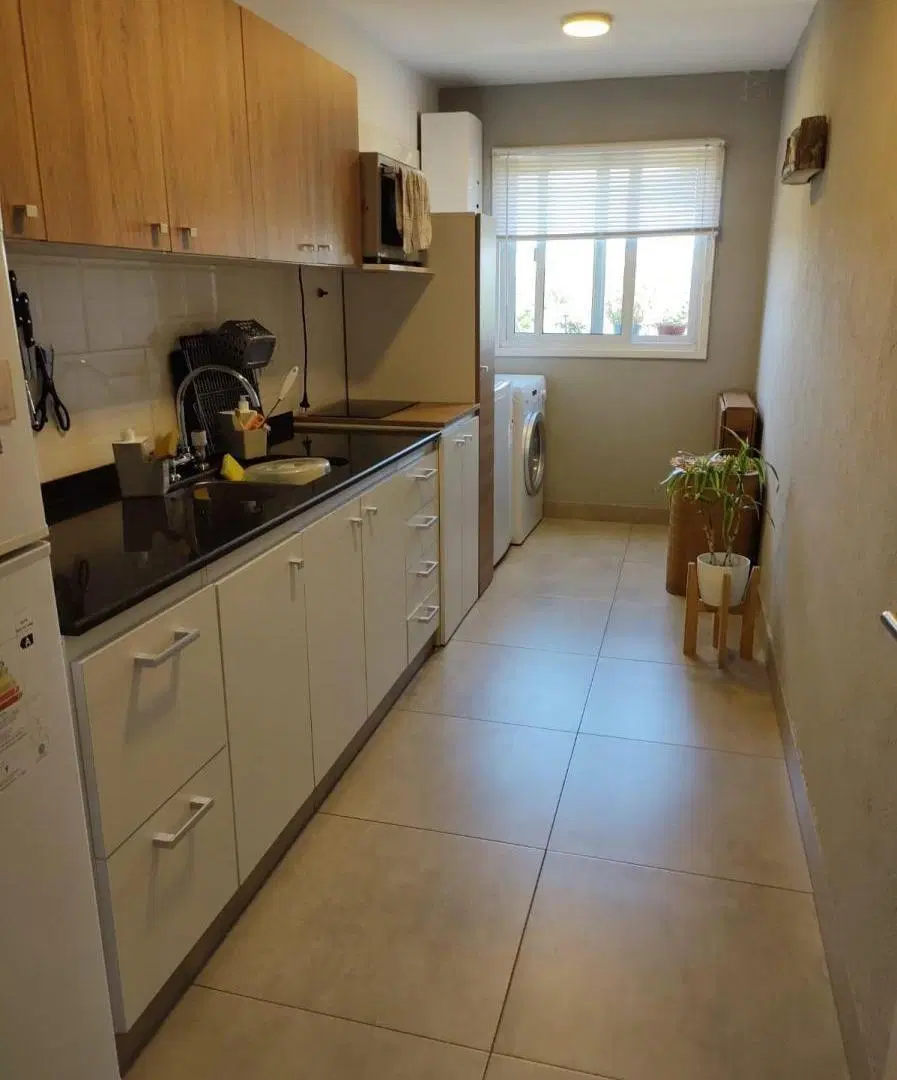Excelente departamento en alquiler, 3 ambientes con cochera, refaccionado a nuevo. 4
