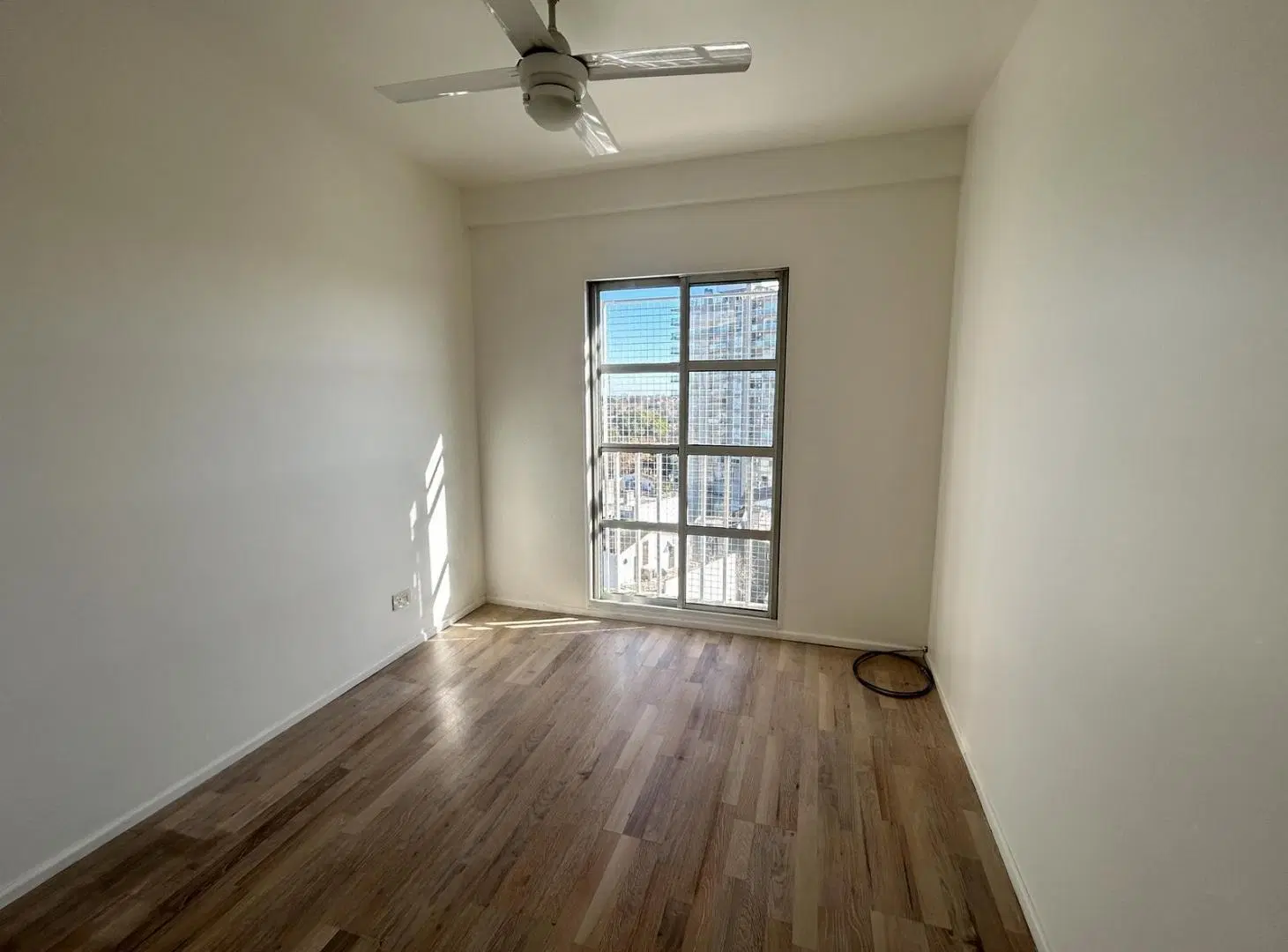 Departamento en Alquiler de 3 Ambientes con Balcón, en Beccar 2