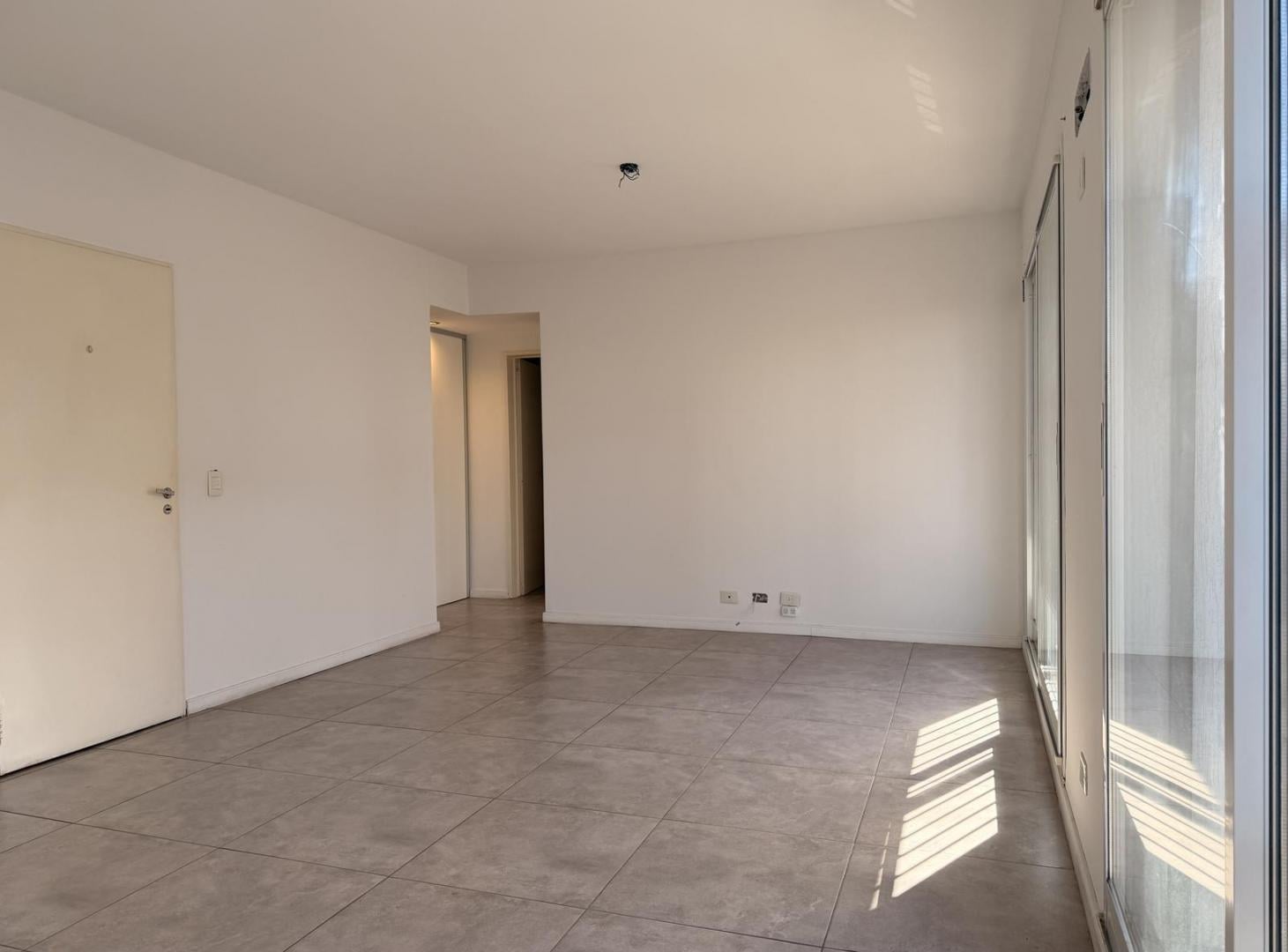 Departamento en Alquiler de 2 Ambientes con Balcón en Victoria