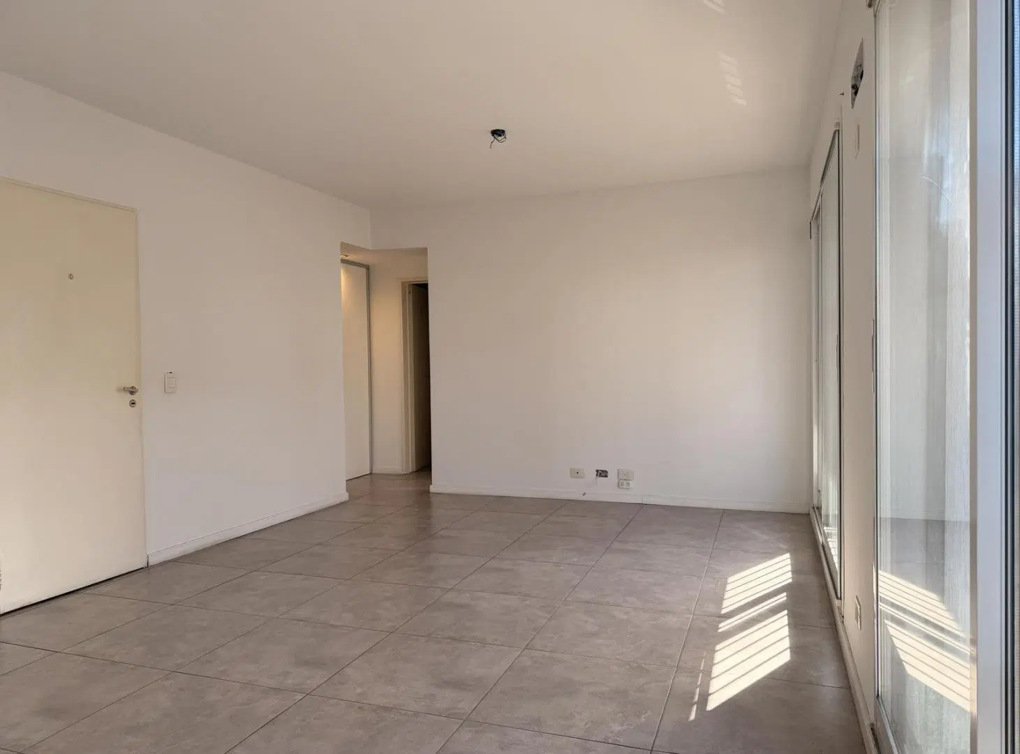Departamento en Alquiler de 2 Ambientes con Balcón en Victoria 2