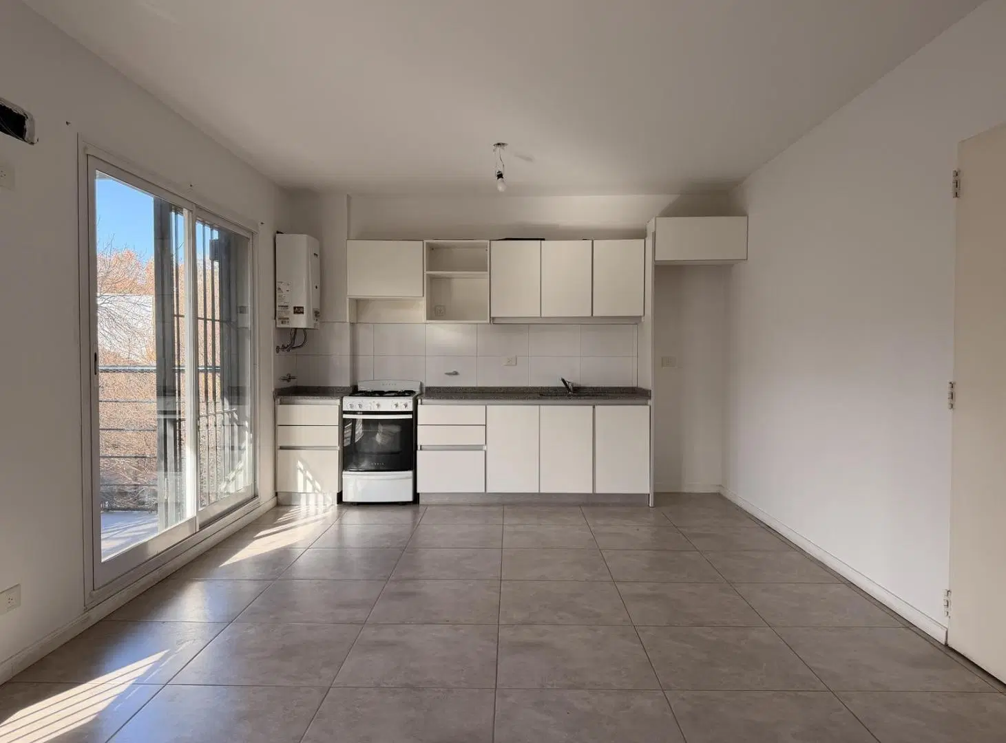 Departamento en Alquiler de 2 Ambientes con Balcón en Victoria 1