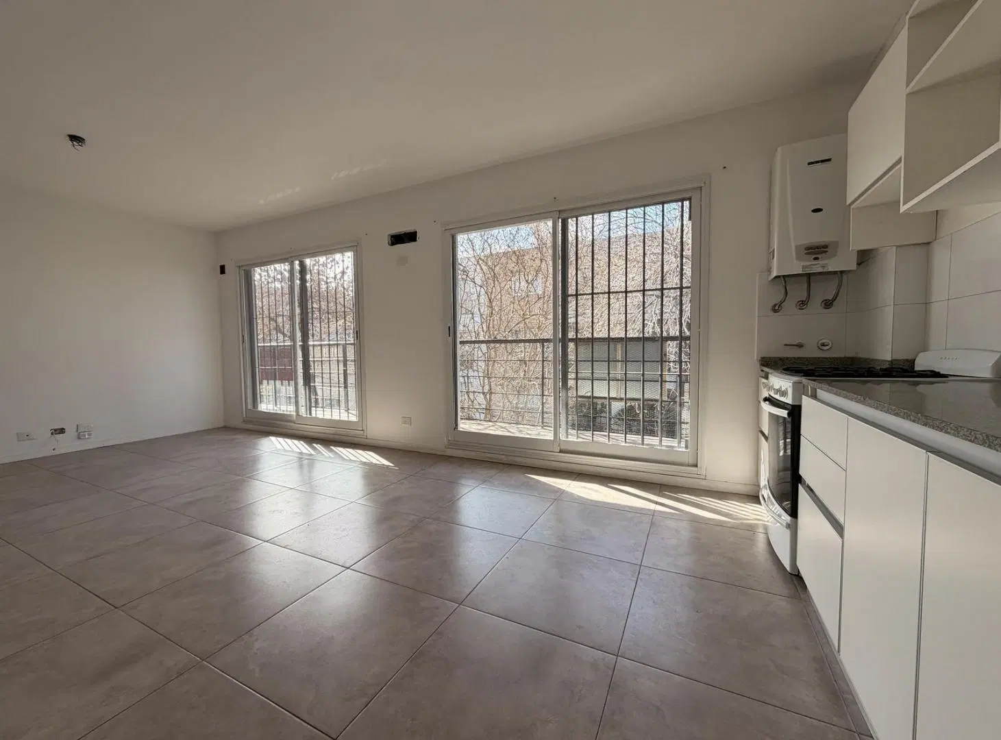 Departamento en Alquiler de 2 Ambientes con Balcón en Victoria 3
