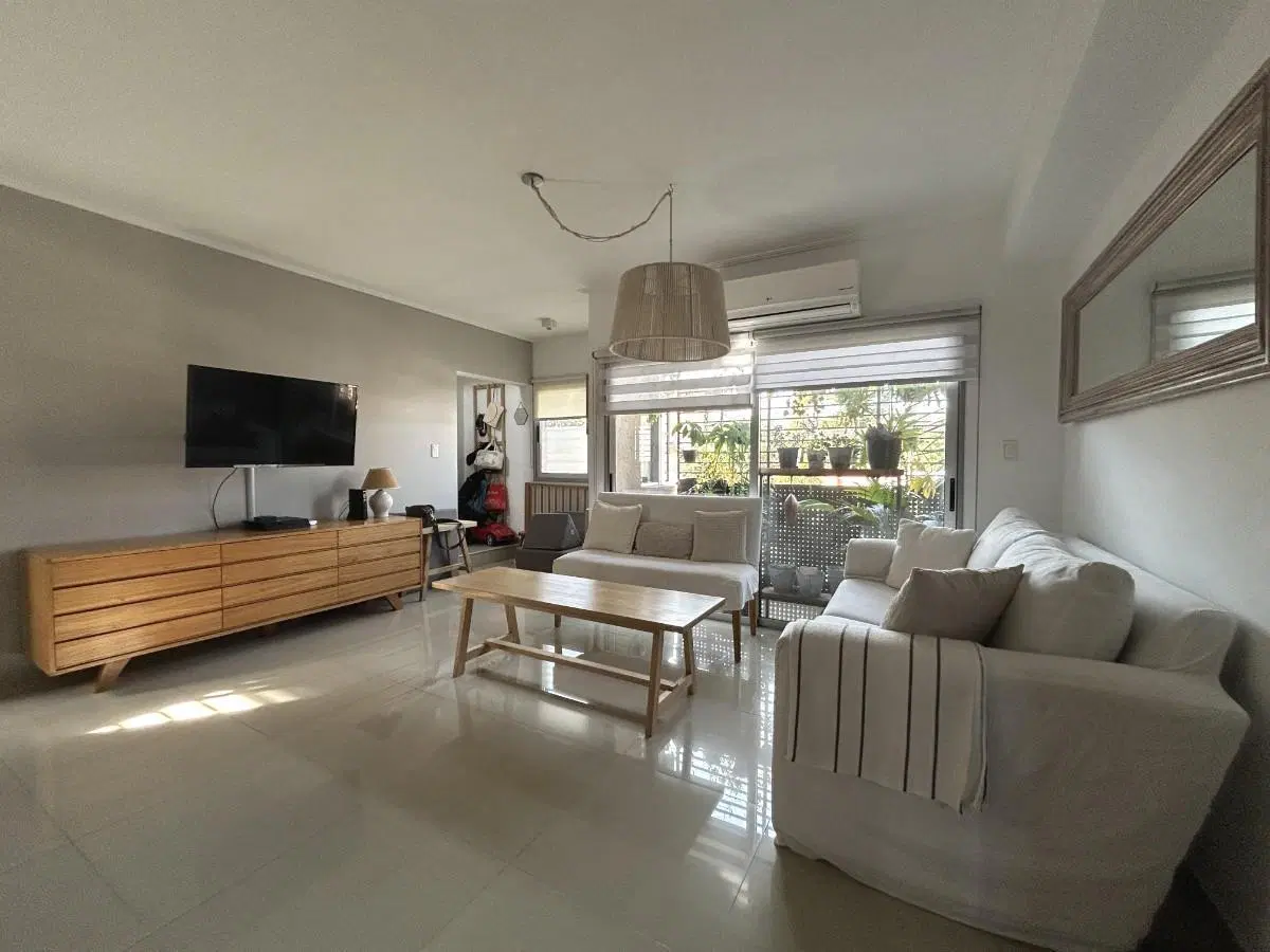 Triplex en Venta con 3 Dormitorios, Patio y Parrilla en Olivos 1