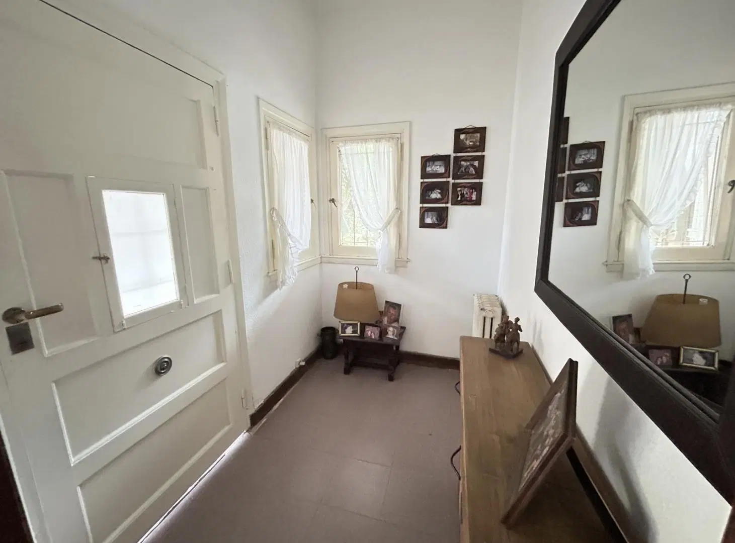 Chalet de 5 Dormitorios con Jardín en La Lucila, Vicente López 4