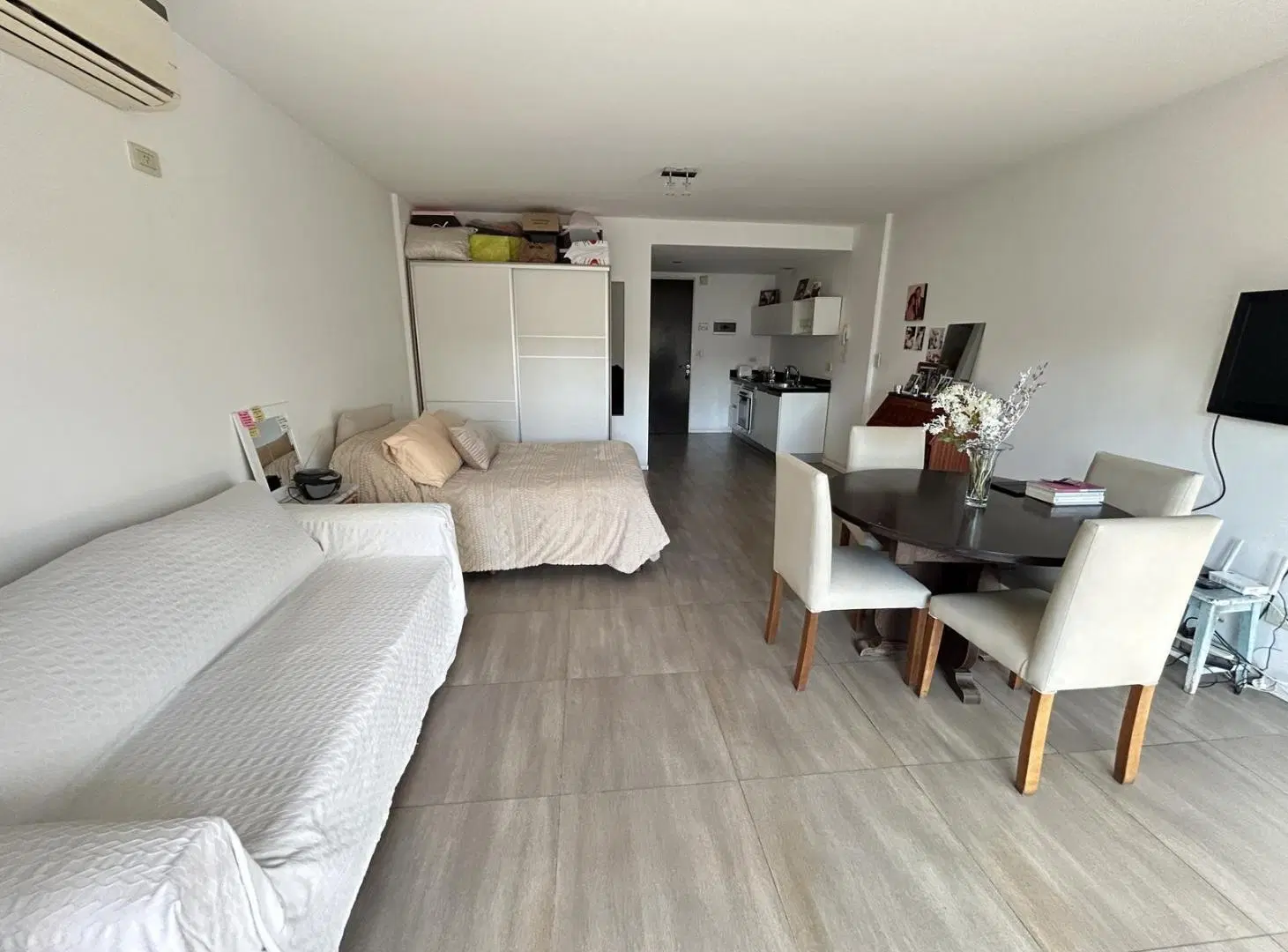 Monoambiente en Venta con Balcón, Parrilla y Cochera Cubierta, en Florida. 3