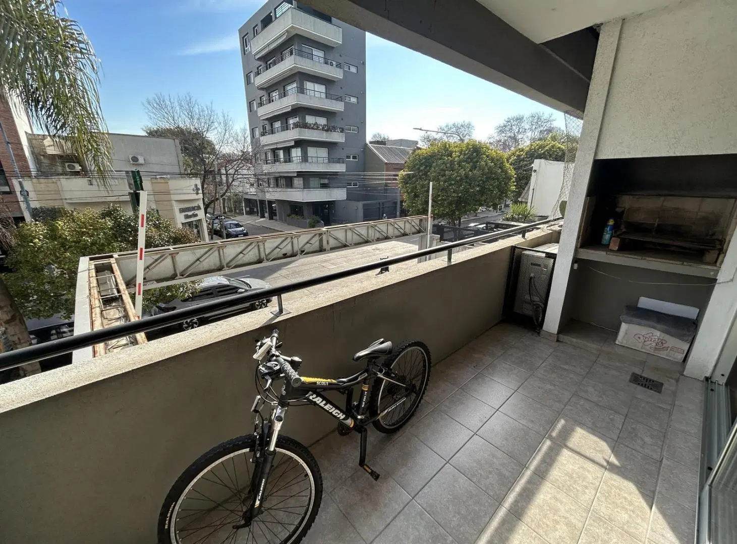 Monoambiente en Venta con Balcón, Parrilla y Cochera Cubierta, en Florida. 2