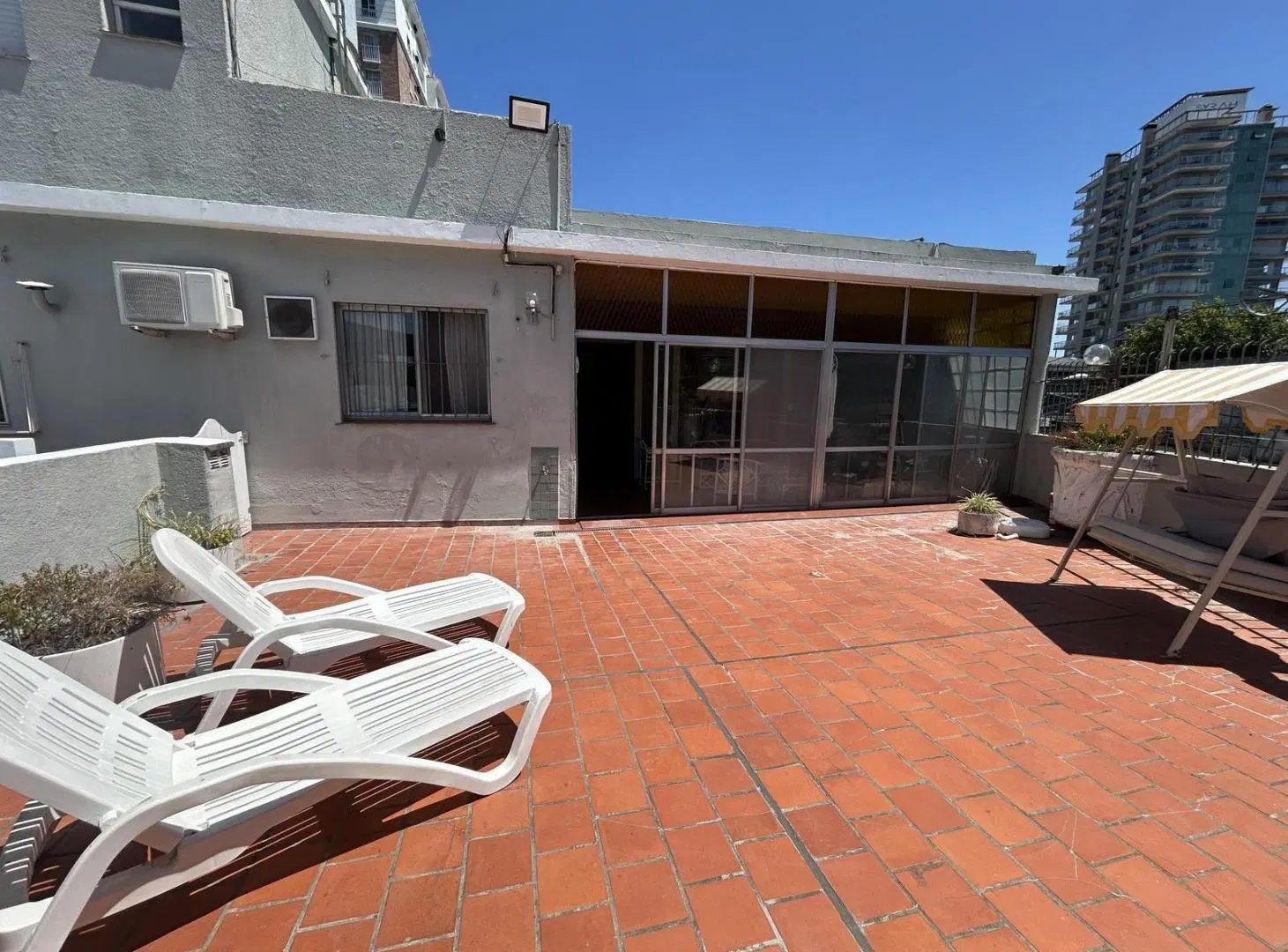 Casa en Alquiler Temporario 4 Dormitorios Terraza y Pileta en Beccar 2
