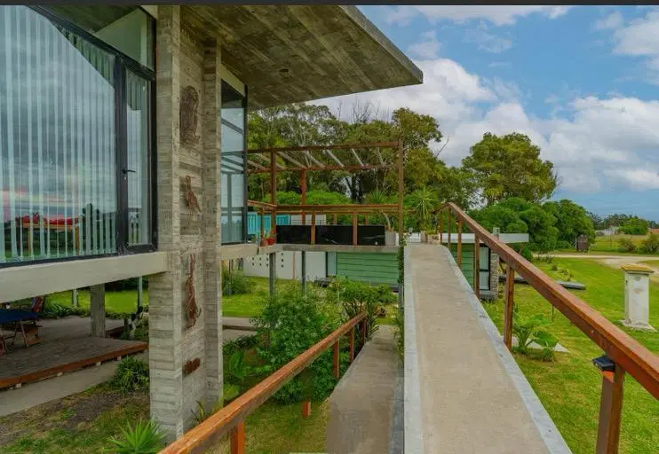 Casa en Venta de 3 Dormitorios con Terraza en Miramar 4