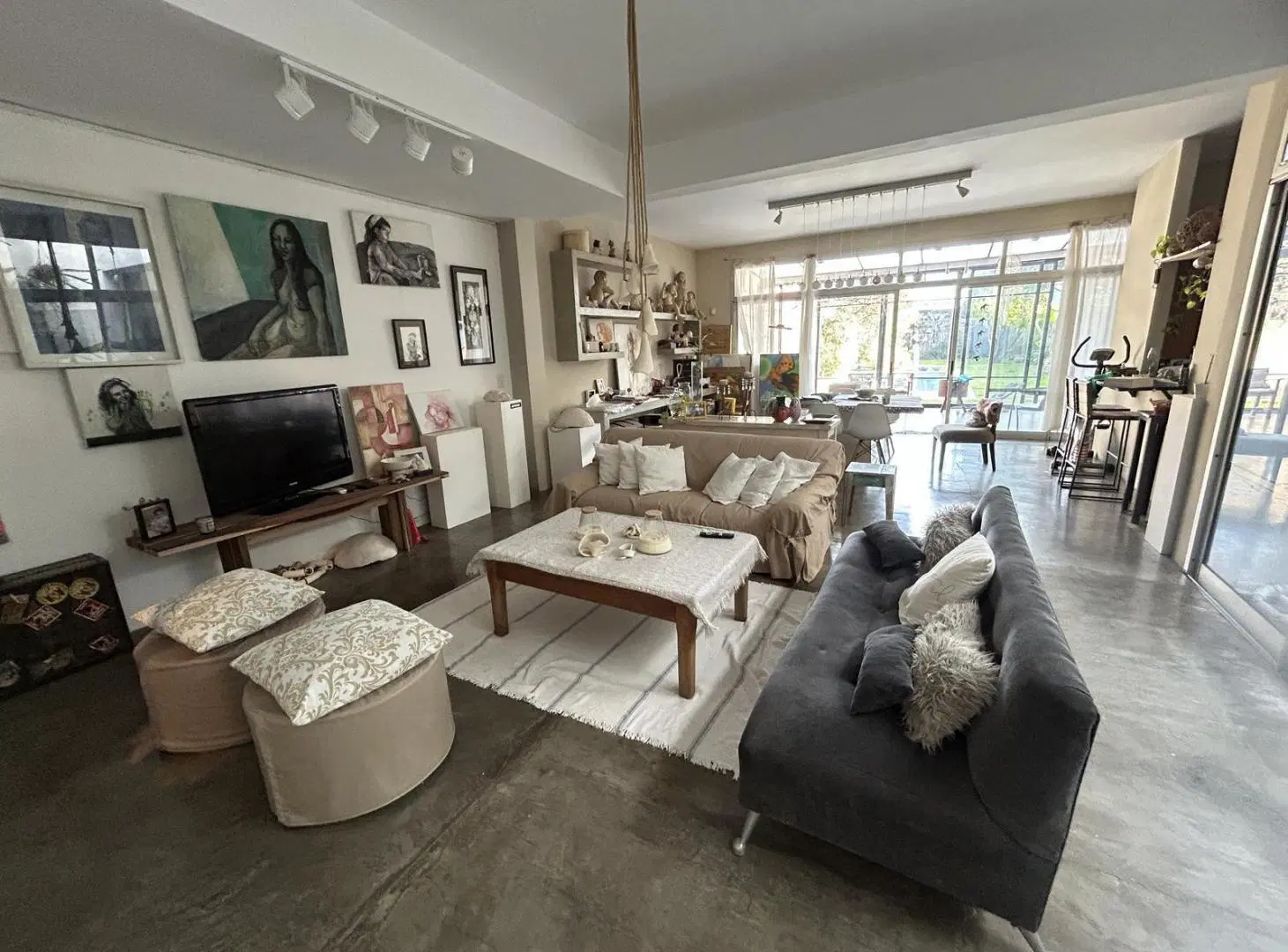 Casa en Venta de 5 Ambientes con 3 Dormitorios, Jardín, Pileta y Cochera, en Martínez 5