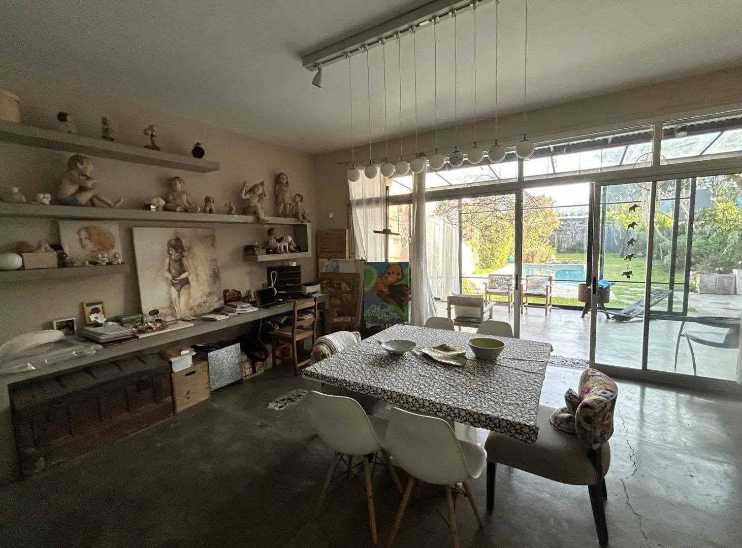 Casa en Venta de 5 Ambientes con 3 Dormitorios, Jardín, Pileta y Cochera, en Martínez 2