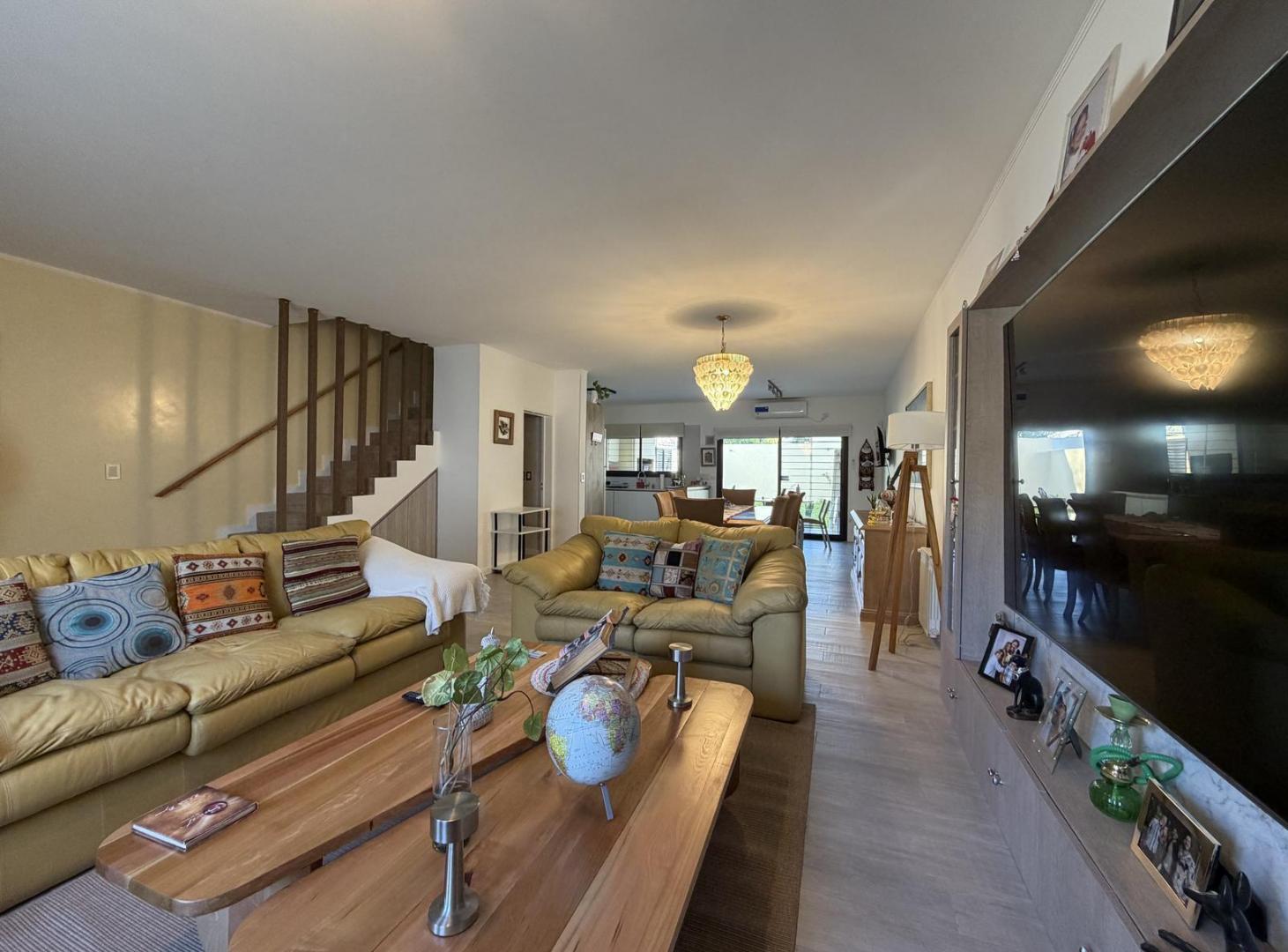 Foto de Triplex en Venta de 5 Ambientes con jardín y Parrilla., imagen 3