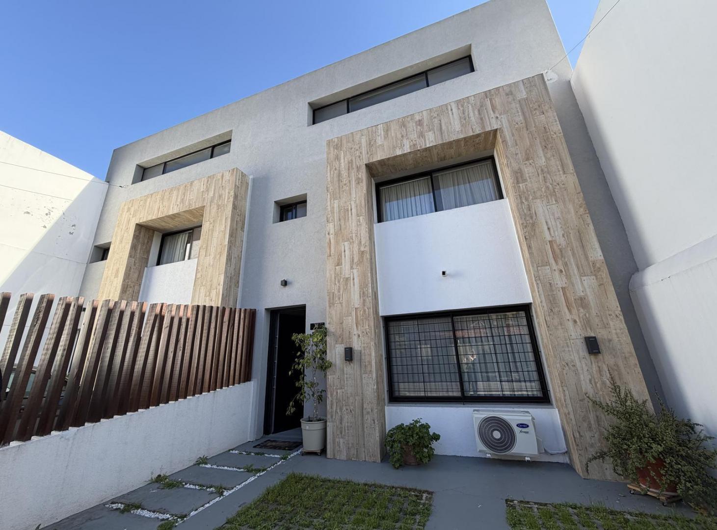 Foto de Triplex en Venta de 5 Ambientes con jardín y Parrilla., imagen 5