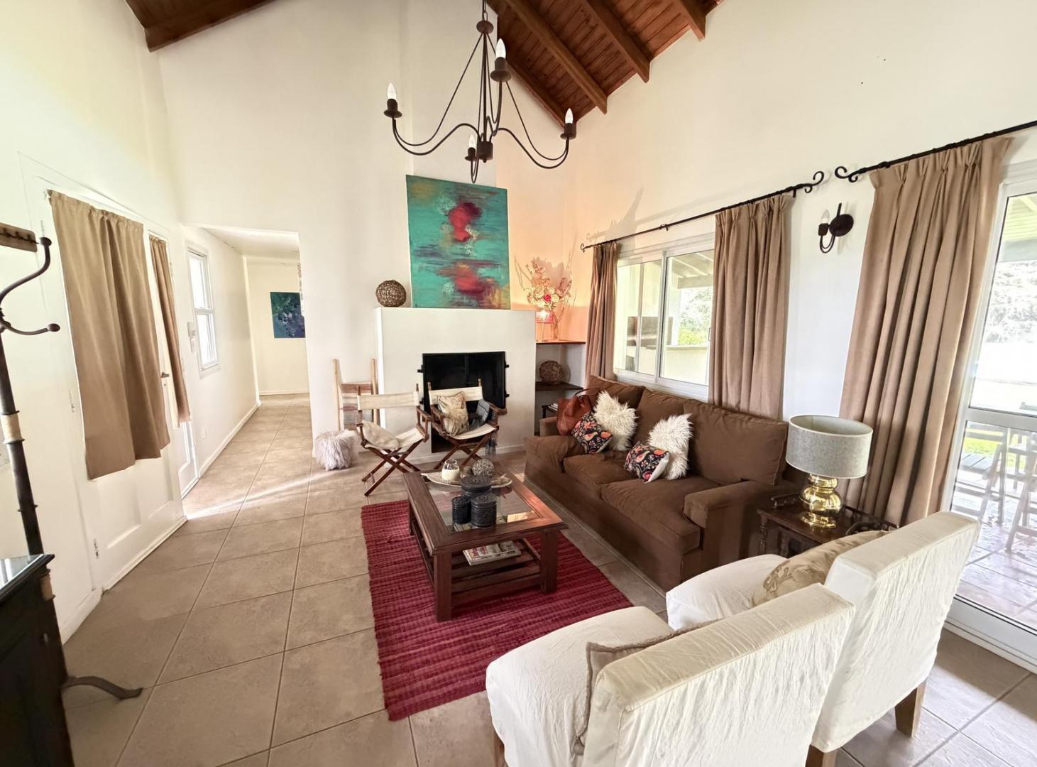 Foto de Casa en venta de 4 Ambientes con Parque, Pileta en el Barrio El Solar, imagen 4