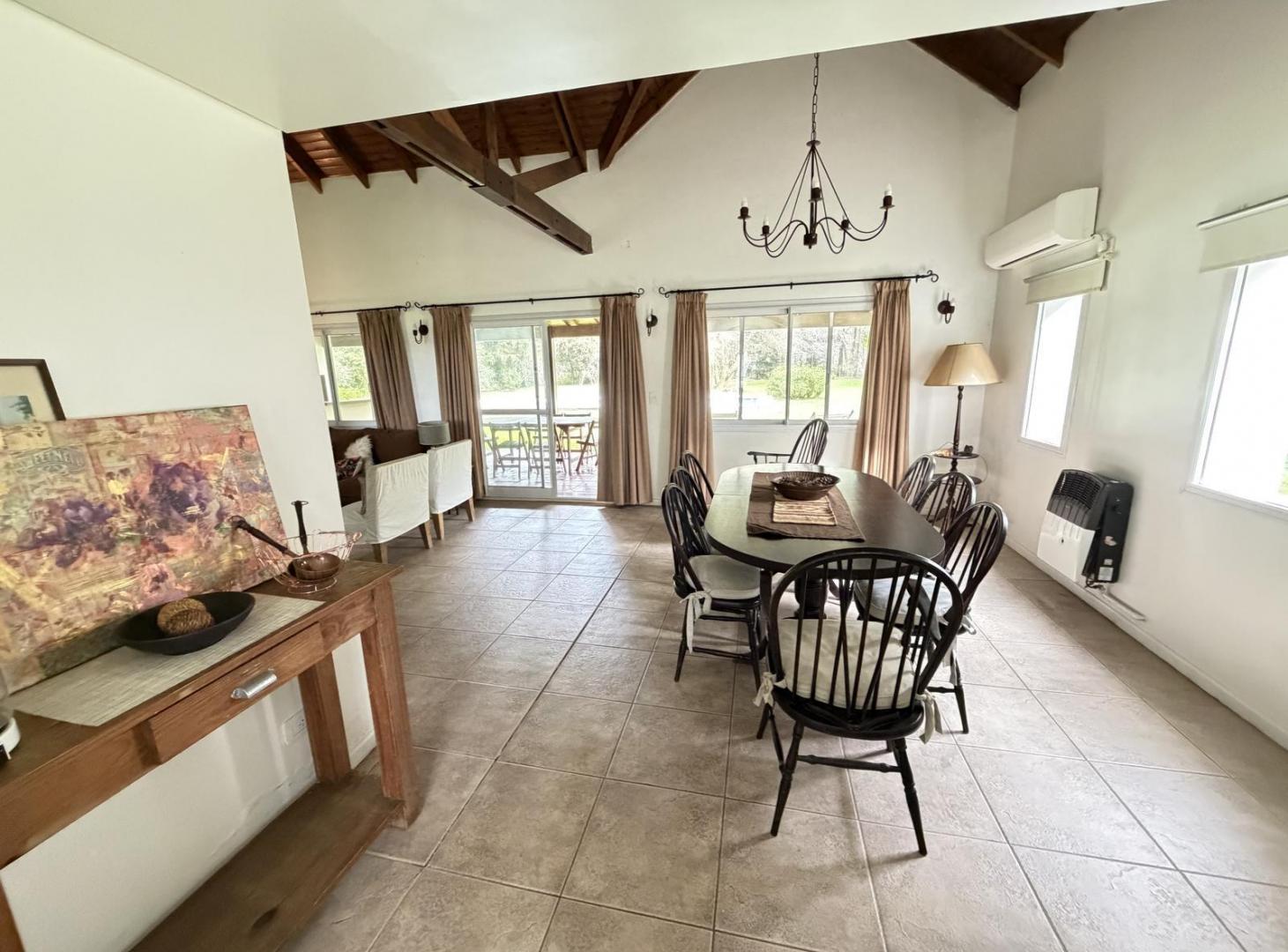 Foto de Casa en venta de 4 Ambientes con Parque, Pileta en el Barrio El Solar, imagen 3