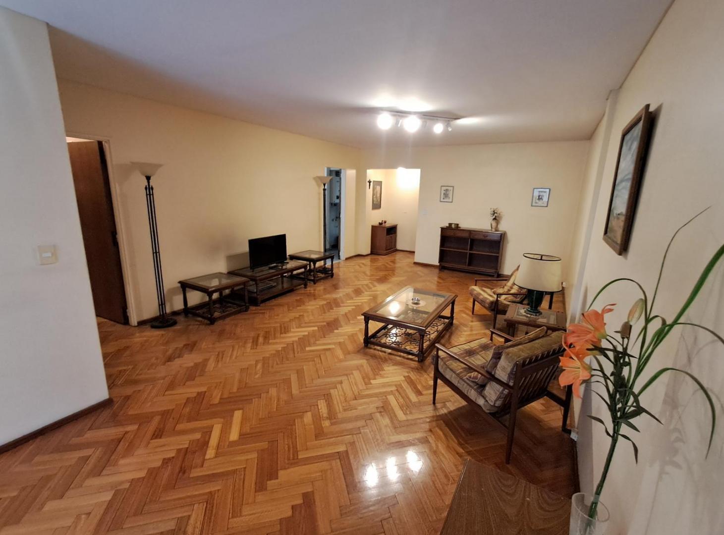 Foto de Departamento en Venta y Alquiler de 4 Ambientes Con Balcón y Cochera en, imagen 3