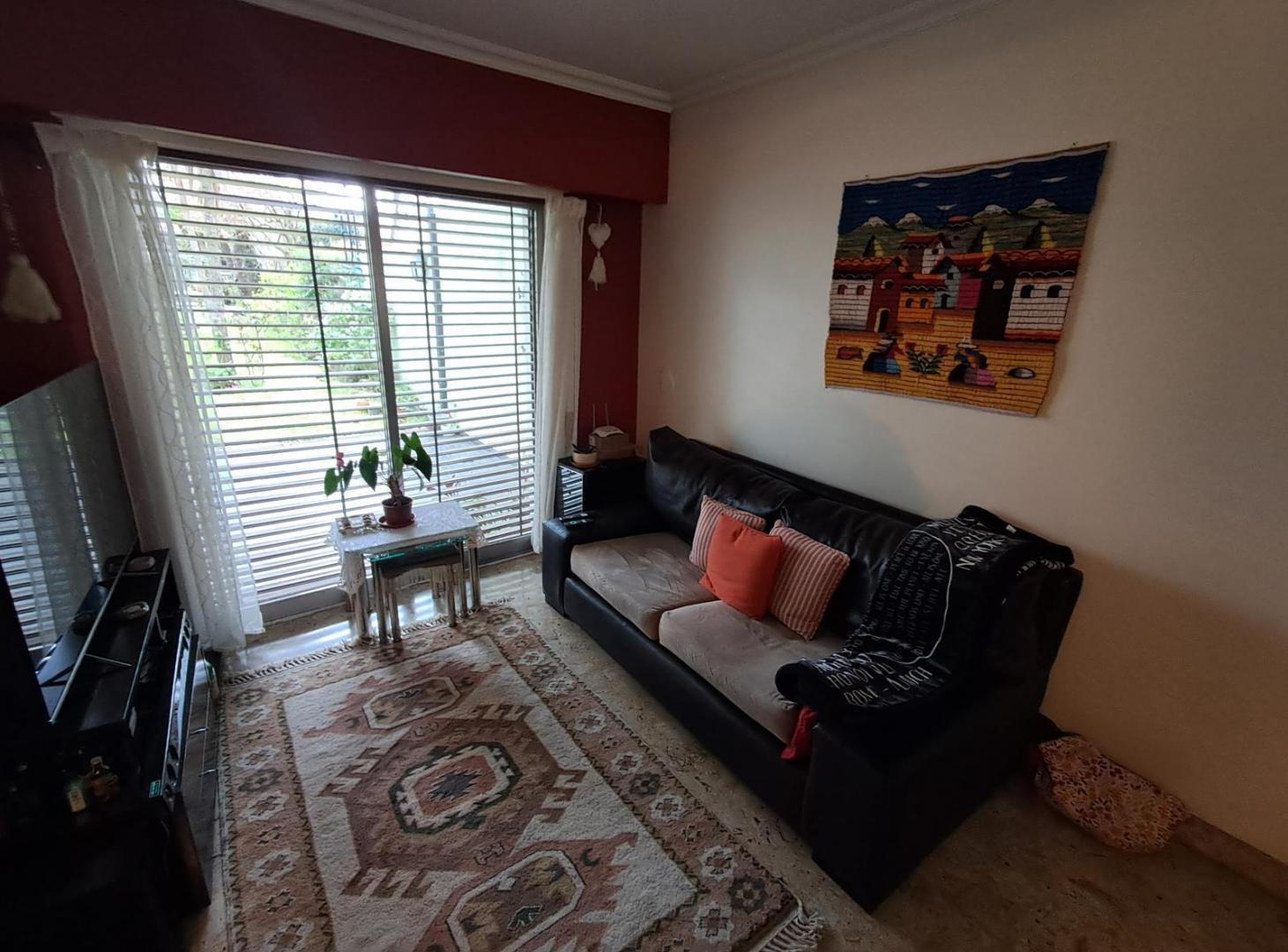 Foto de Casa en Venta de 6 Ambientes con Quincho y Jardín en Olivos., imagen 2