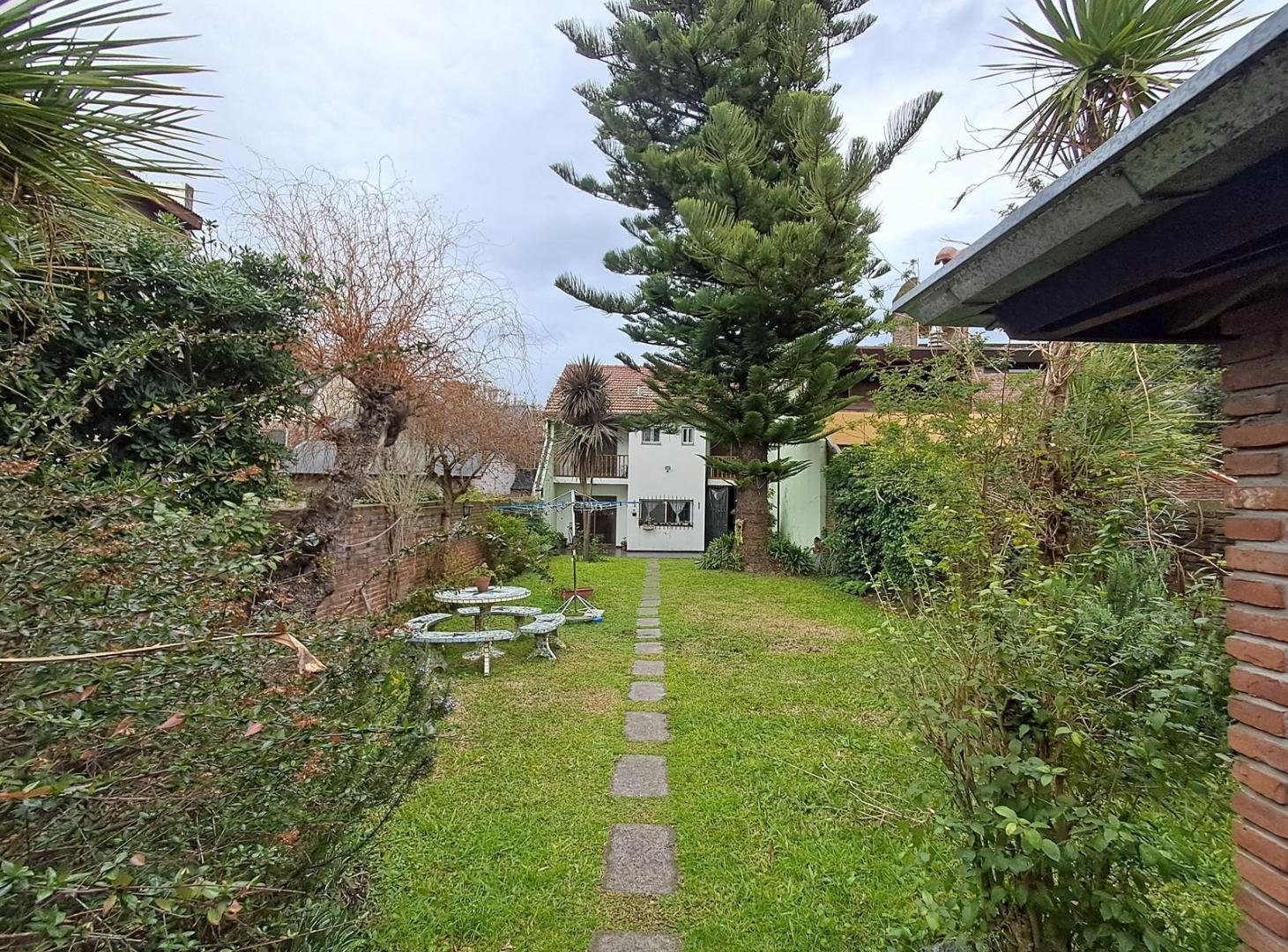 Foto de Casa en Venta de 6 Ambientes con Quincho y Jardín en Olivos., imagen 3