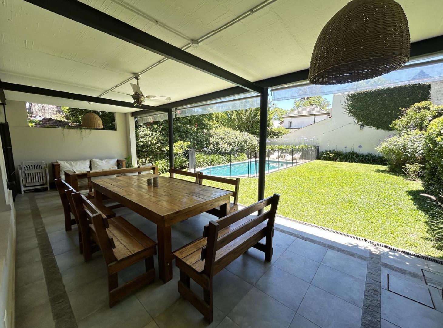 Foto de Casa en Alquiler Temporario 3 Dormitorios Jardin y Pileta en Beccar, imagen 3