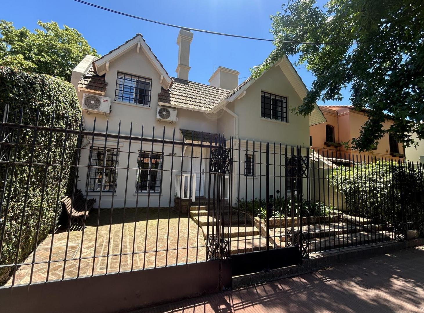 Foto de Casa en Alquiler Temporario 3 Dormitorios Jardin y Pileta en Beccar, imagen 2