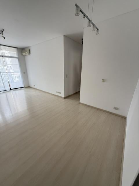 Foto de Departamento de 2 Ambientes en Alquiler con Balcón y Cochera en Belgrano, imagen 1