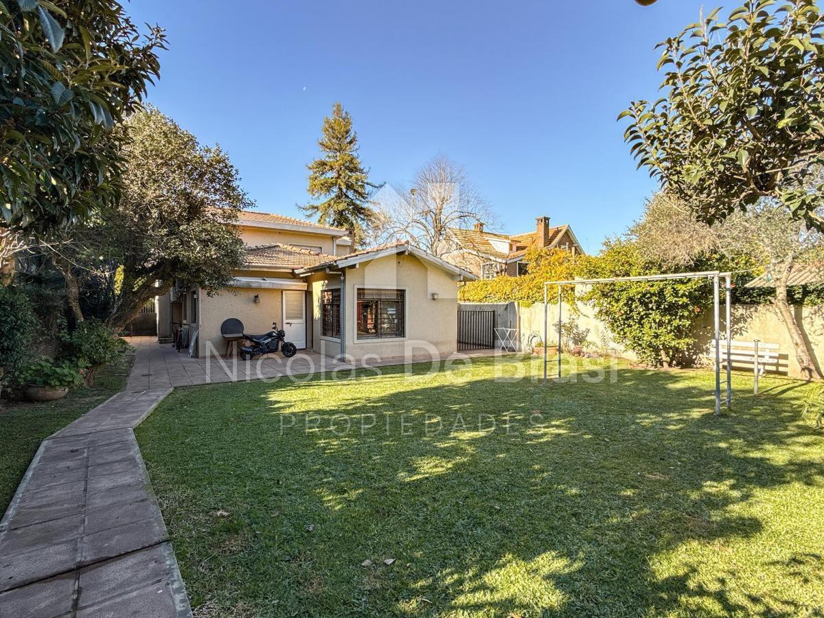 Foto de Venta Casa 4 Dormitorios Jardin Pileta en Acassuso, Av. Libertador al, imagen 1
