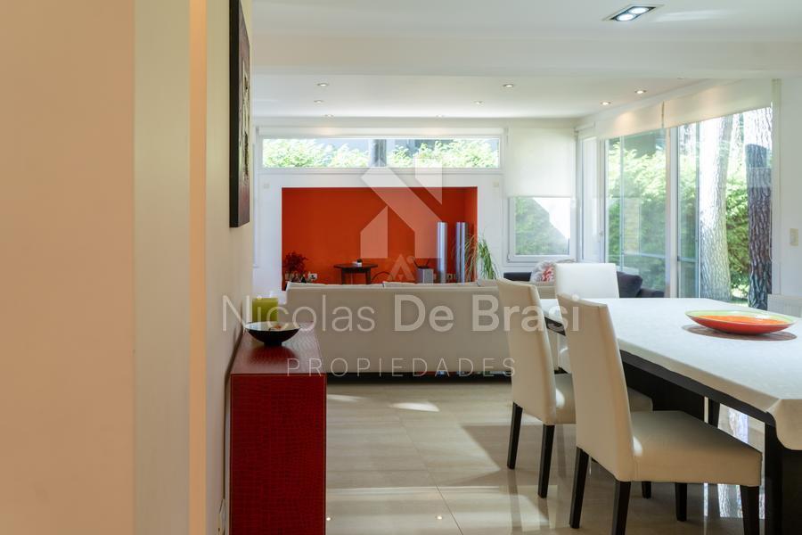 Foto de Casa de 6 Dormitorios en Venta en Pinamar Norte, imagen 2
