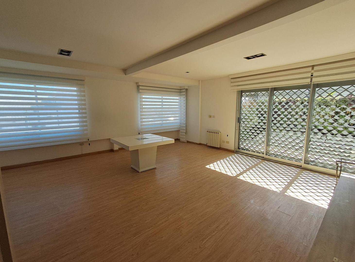 Foto de Departamento de 3 Ambientes con Patio y Pileta Propia en San Fernando, imagen 3