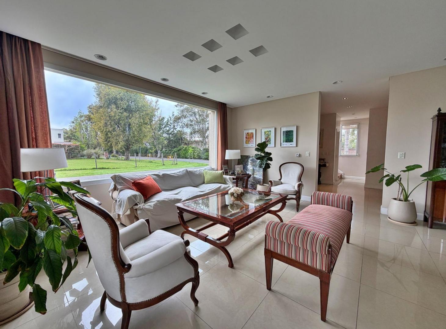 Foto de Exlusiva Casa en Venta de 342 m2 en el Barrio La Damasia, San Fernando., imagen 1