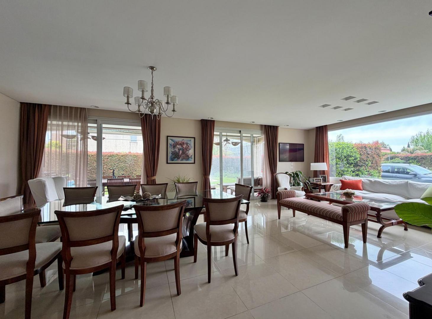 Foto de Exlusiva Casa en Venta de 342 m2 en el Barrio La Damasia, San Fernando., imagen 3