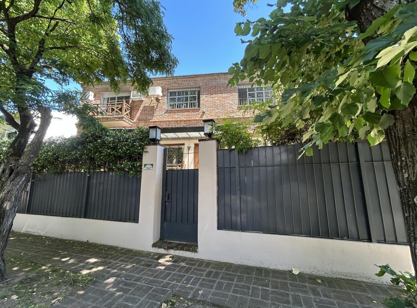 Foto de Casa en Venta de 4 Dormitorios, Jardin y Pileta en el Bajo de San Isidro, imagen 1