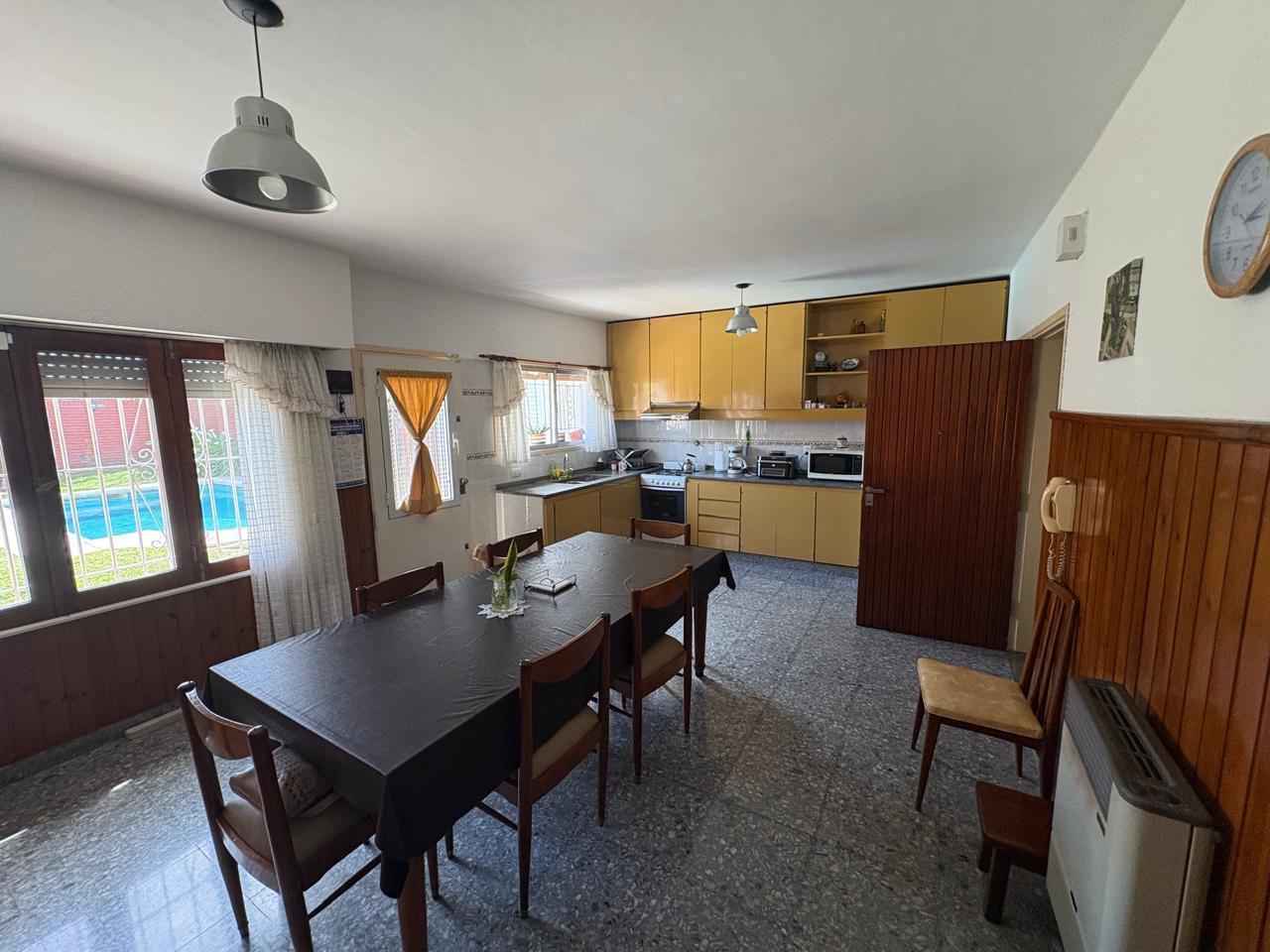 Foto de Casa en Venta en 1 Planta de 4 Ambientes con Jardín Pileta y Cochera, imagen 4