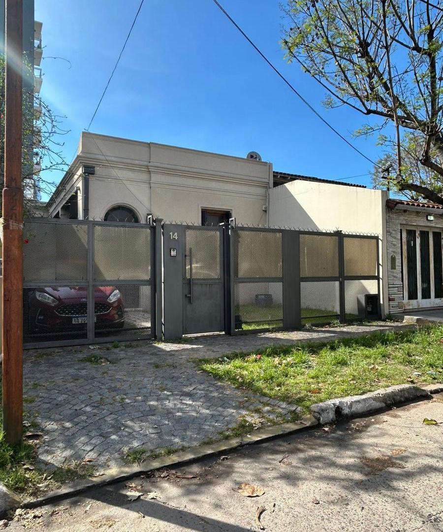 Casa 4 ambientes con pileta, cochera y patio en venta en Don Bosco