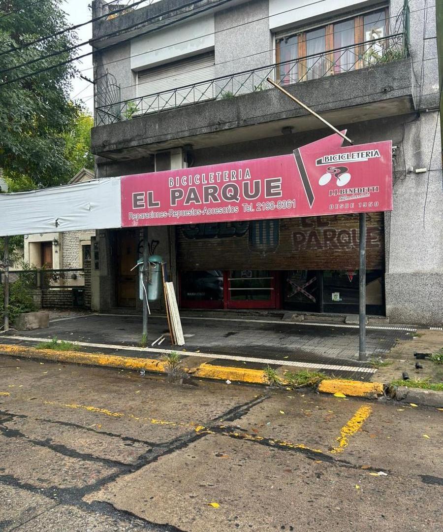 Local frente al Parque Dominico en alquiler - Villa Dominico