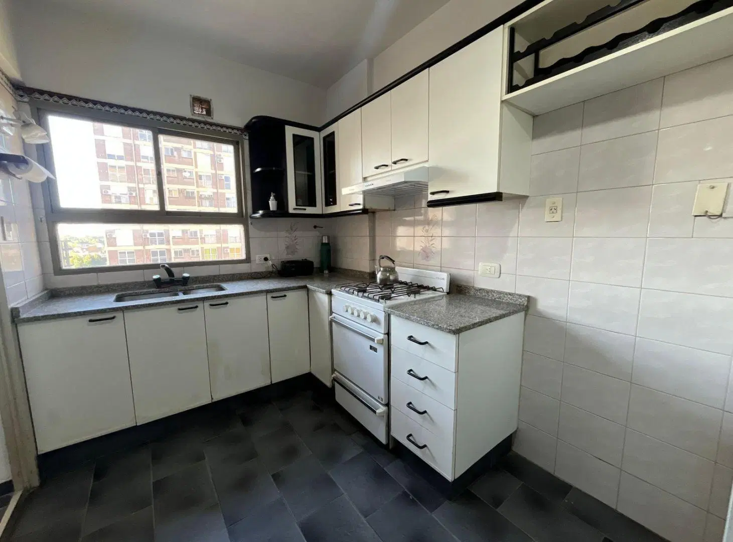 Departamento 3 ambientes en complejo cerrado con cochera en ALQUILER - Wilde 5