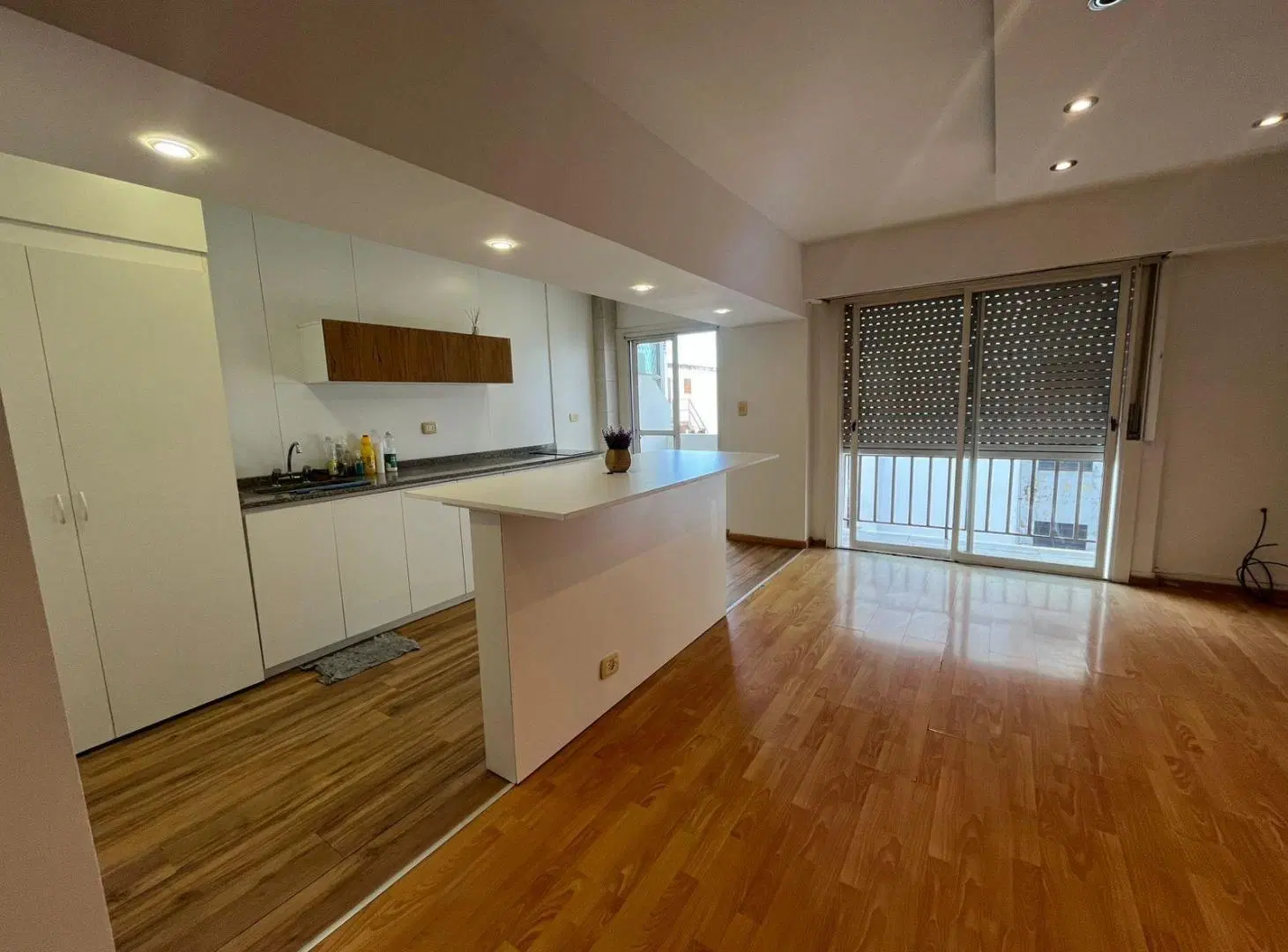 Departamento monoambiente moderno con balcon en alquiler - Wilde Centro 5