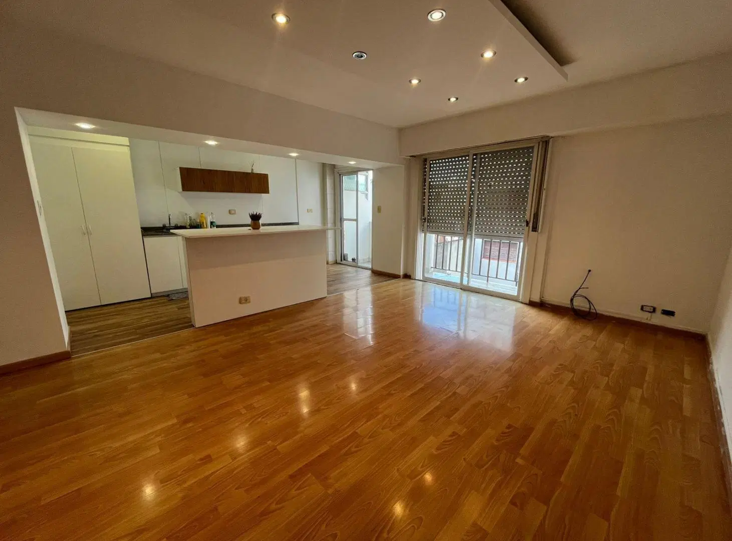 Departamento monoambiente moderno con balcon en alquiler - Wilde Centro 2