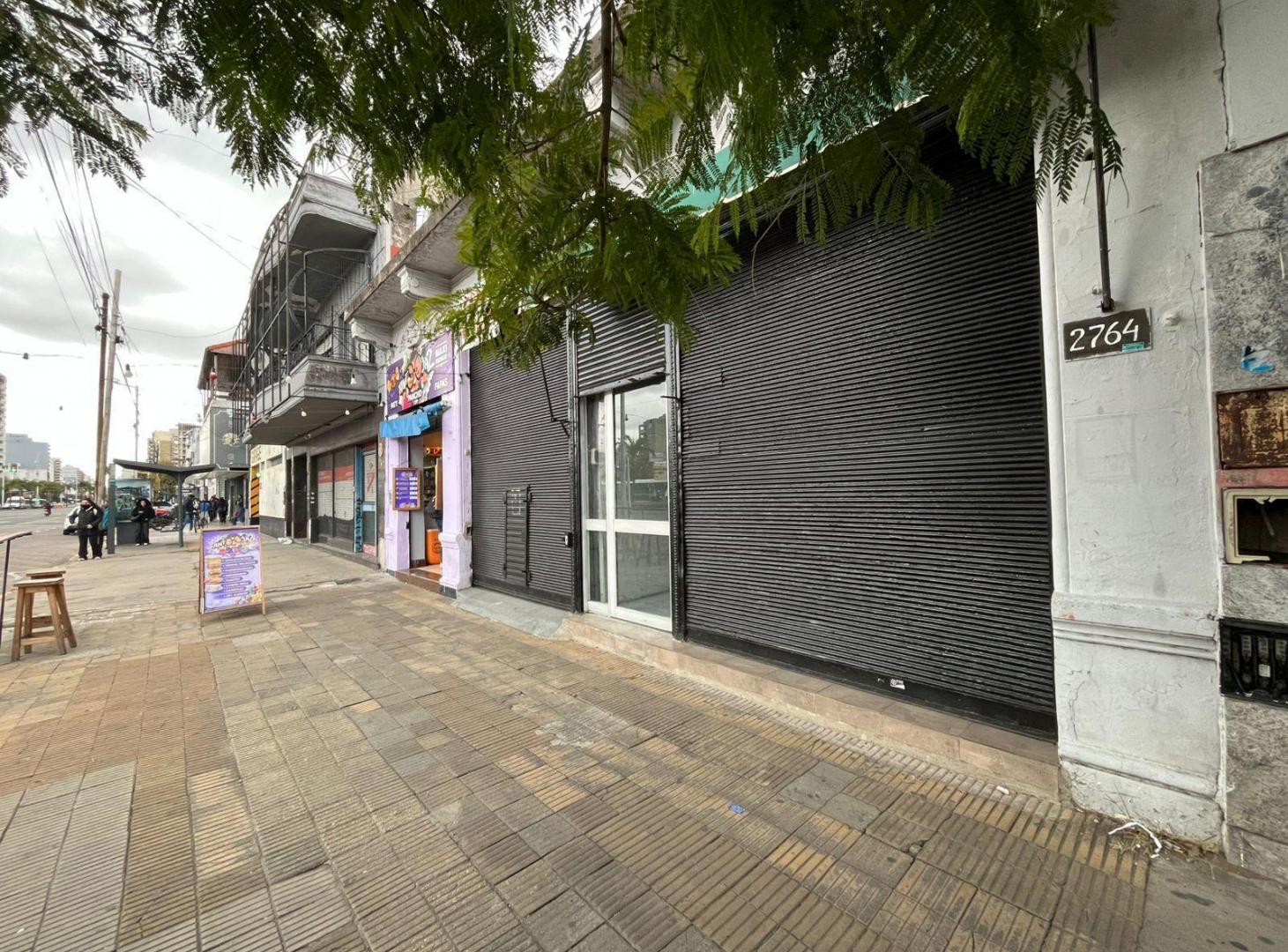Local sobre Av. Mitre y Mujeres Argentinas - Excelente ubicacion - Sarandí