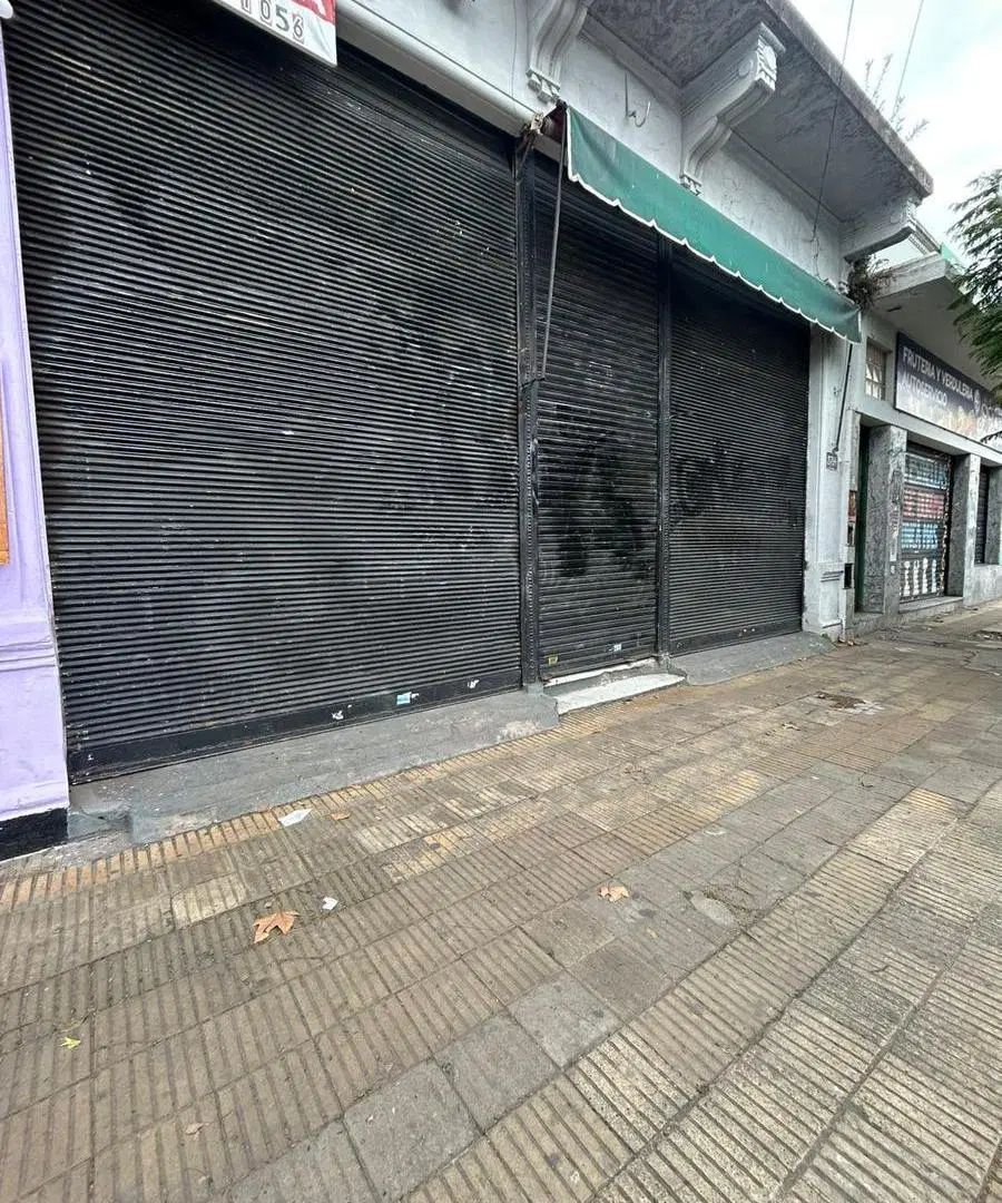 Local / galpon / deposito sobre Av. Mitre en ALQUILER - Sarandí 4