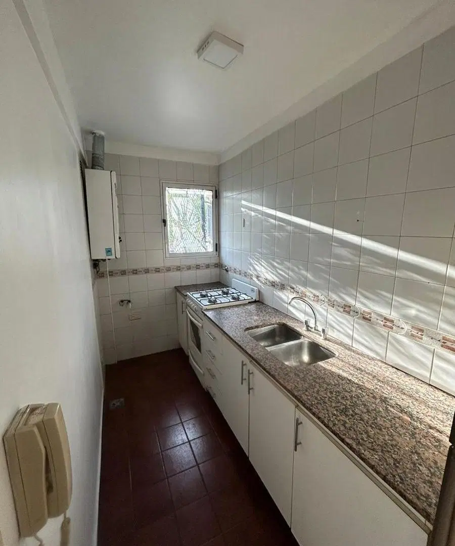 Departamento 2 ambientes con balcon y cochera en VENTA - Wilde centro 5